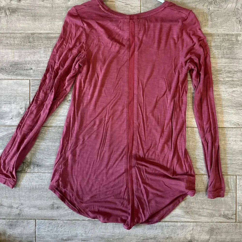 Red long sleeve womens shirt - Picture 2 of 3